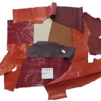 本革　レザークラフト用　約138×103cm 赤の革ハギレセット素材/材料